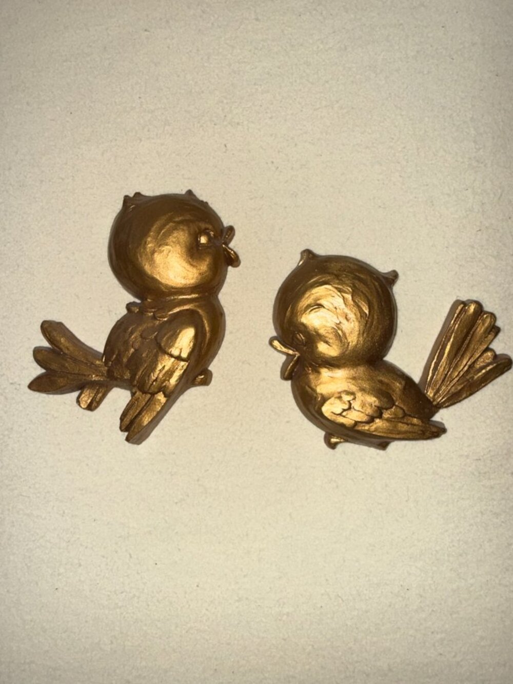 2pc MCM Pair Gold Tweety LOVE Birds Wall Plaques Universal Statuary 1974 LIPS